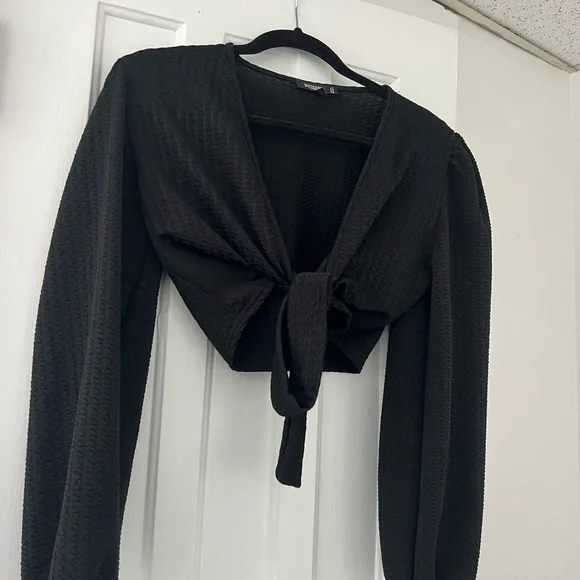 Black crop top - Picture 1 of 2